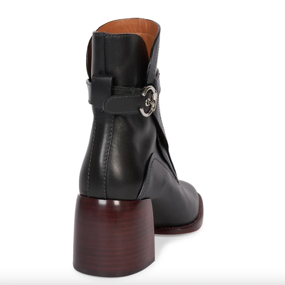 NIB $970 Chloé Gaile Belted Leather Ankle Boots in size 39!